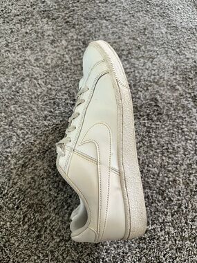 White Nikes: used condition see pics